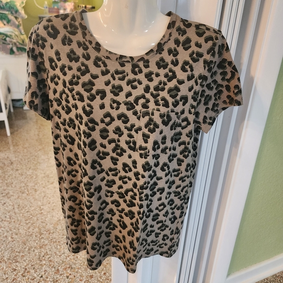 New Lucky Brand Tshirt - Picture 3 of 7